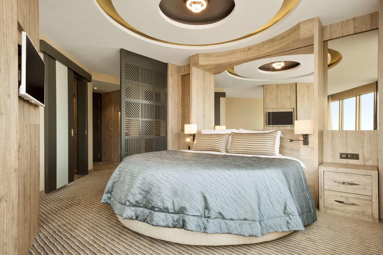 Ramada Mersin Mersin  Buitenkant foto